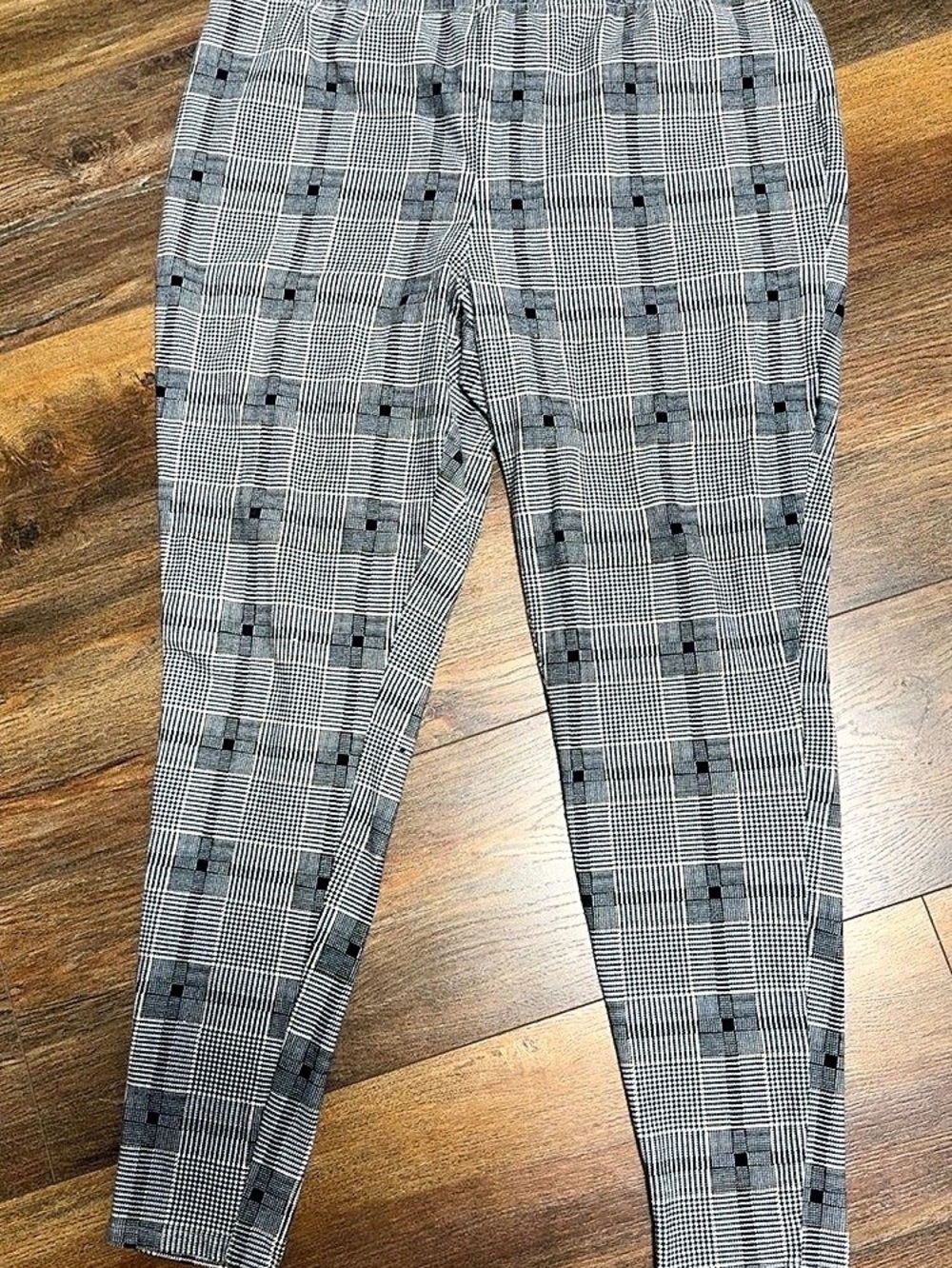 Women's Plaid Trousers in Gray & Black Like New